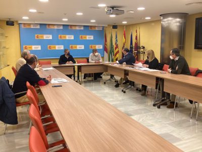 Orihuela mantiene una reunión de trabajo con la CHS