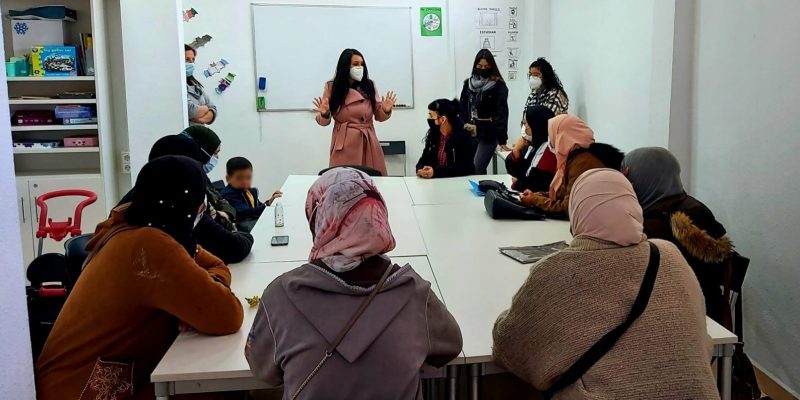 El programa de inmersión lingüistica de Orihuela atiene a más de 100 personas