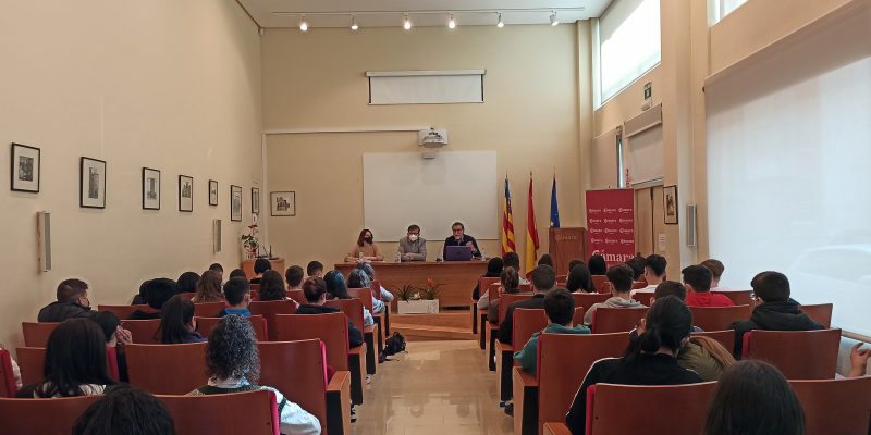 Alumnos del IES Gabriel Miró visitan la Cámara de Comercio de Orihuela