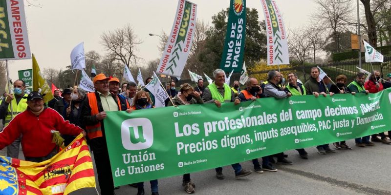 Más de 3.000 agricultores han protestado hoy frente al Ministerio de Agricultura