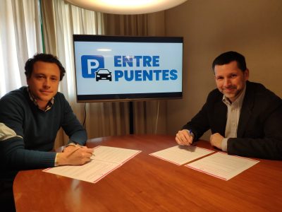 Los comerciantes de Orihuela firman un convenio para ofrecer parking gratuito