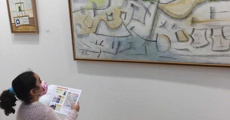 Éxito de las visitas guiadas a la exposición de Vilató en Almoradí