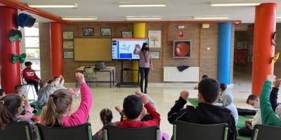 ADIS introduce la lengua de signo en el CEIP Gloria Fuertes de San Miguel