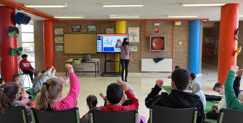 ADIS introduce la lengua de signo en el CEIP Gloria Fuertes de San Miguel