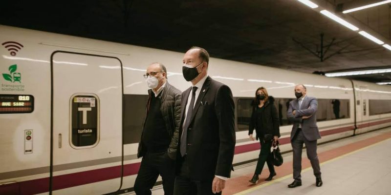 Orihuela solicita a Renfe un incremento de las frecuencias del AVE