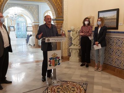 Éxito de la inauguración de la muestra 'Orihuela desde Siempre' de Mario Gómez