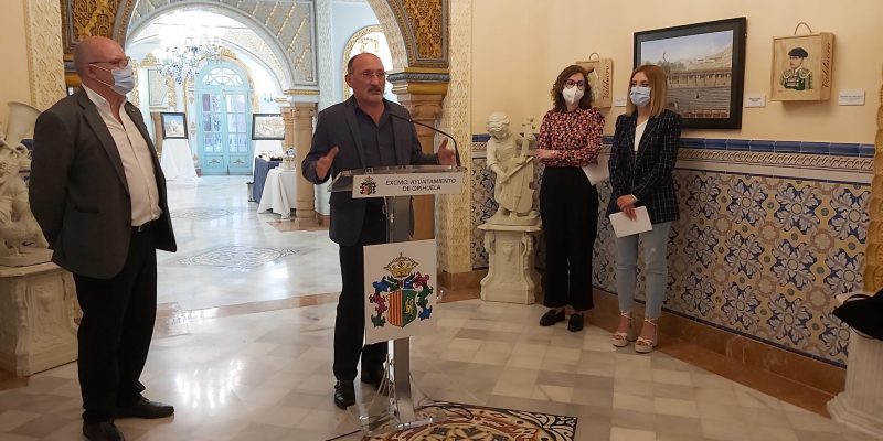 Éxito de la inauguración de la muestra 'Orihuela desde Siempre' de Mario Gómez