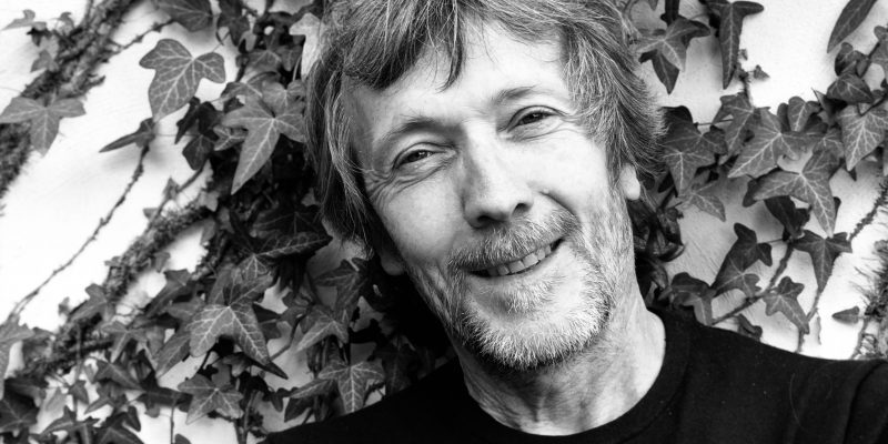 El valenciano José Iniesta recitará en 'Encuentros con la Poesía' de Orihuela