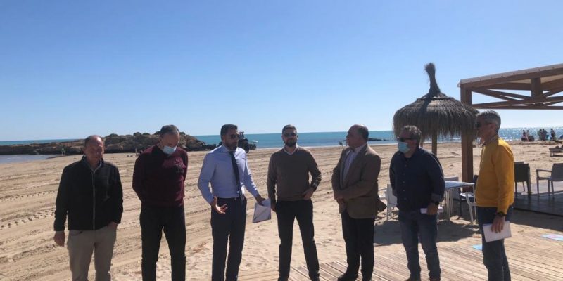 Orihuela tiene sus playas listas para Semana Santa pese a los pasados temporales