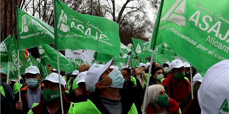 ASAJA y los regantes convocan una tractorada el 10 de mayo en Alicante