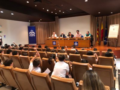 Alumnos del colegio El Carmen visitan el Ayuntamiento de Orihuela