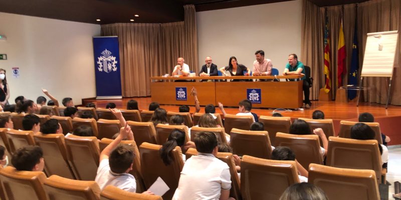 Alumnos del colegio El Carmen visitan el Ayuntamiento de Orihuela