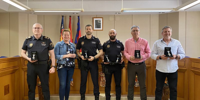 Albatera entrega seis distinciones a cinco de sus policías locales