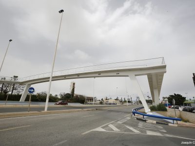 Finalizan los trabajos de conservación de dos pasarelas peatonales en Torrevieja