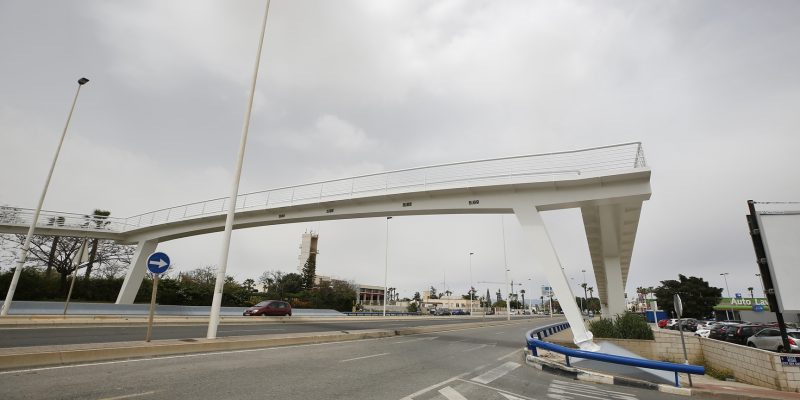 Finalizan los trabajos de conservación de dos pasarelas peatonales en Torrevieja