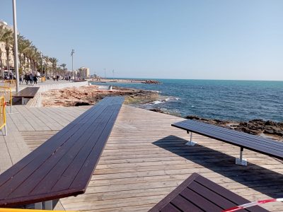 Torrevieja realiza trabajos de conservación en Juan Aparicio y Avenida de los Marineros