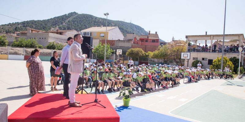 El colegio de Hurchillo entrega los premios 'Destacados' al Hospital Vega Baja
