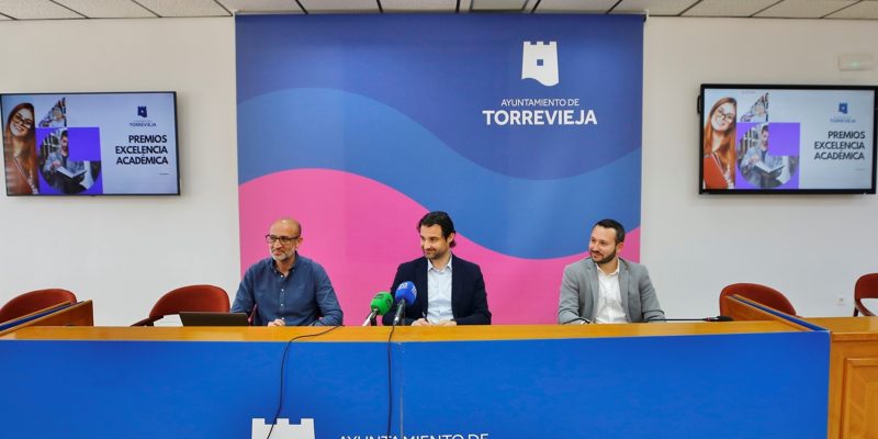 Presentan en Torrevieja los premios a la excelencia académica