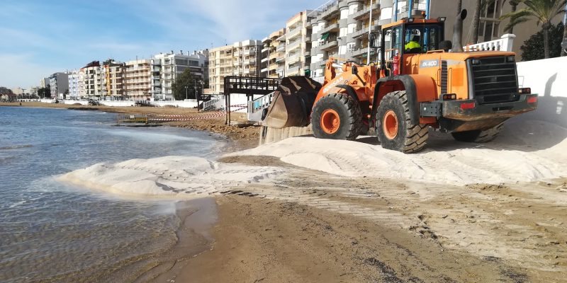 Torrevieja recarga de arena la playa de los Locos