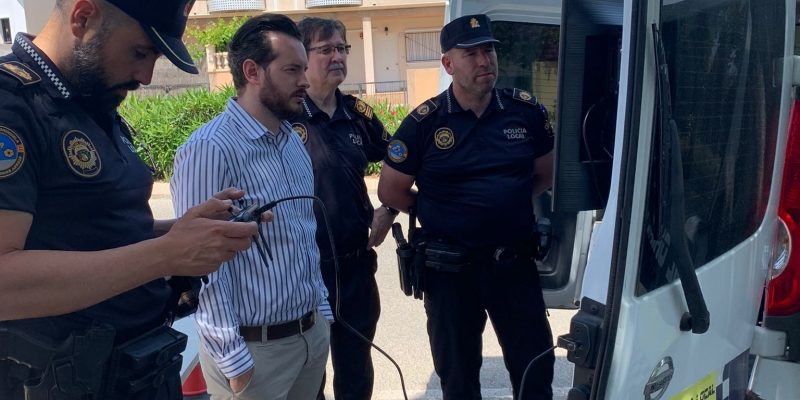 Intensifican la vigilancia de vertidos de podas y enseres en Orihuela Costa