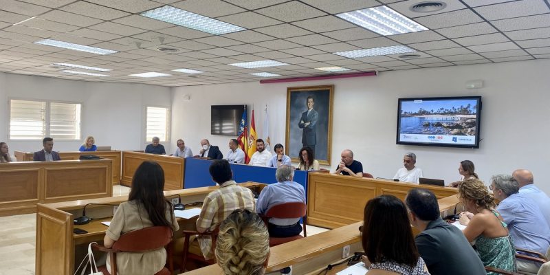 Torrevieja celebra su consejo municipal de Turismo presidido por el alcalde