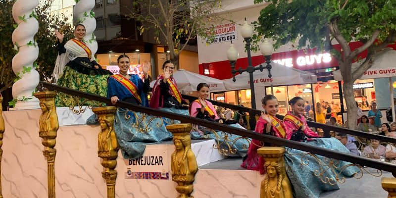 Benejúzar participa en el Desfile Folclórico de las Hogueras de Alicante 2022