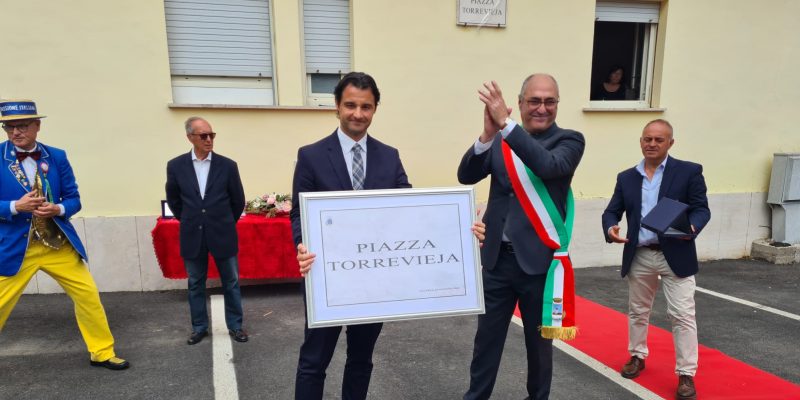 Inauguran la Plaza de Torrevieja en la localidad italiana de Faleria