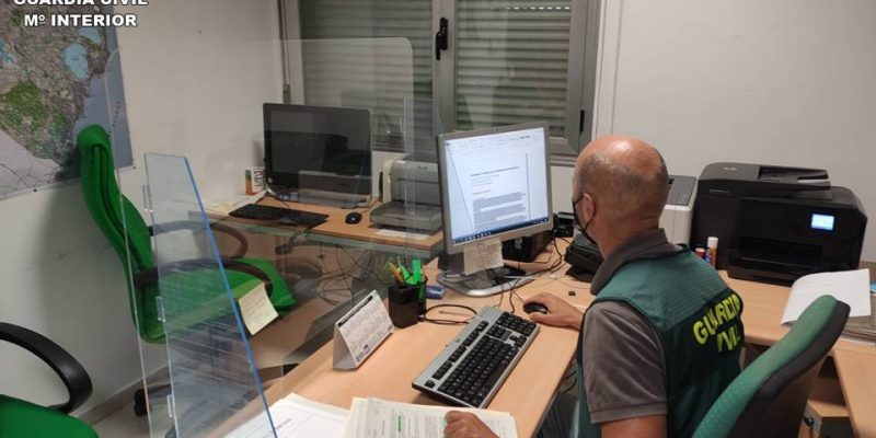 Detienen a un comisionista de frutas por estafas en la Vega Baja