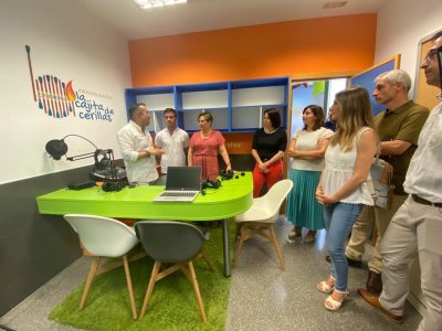 La consellera de Educación ensalza el proyecto educativo del CEIP de Hurchillo