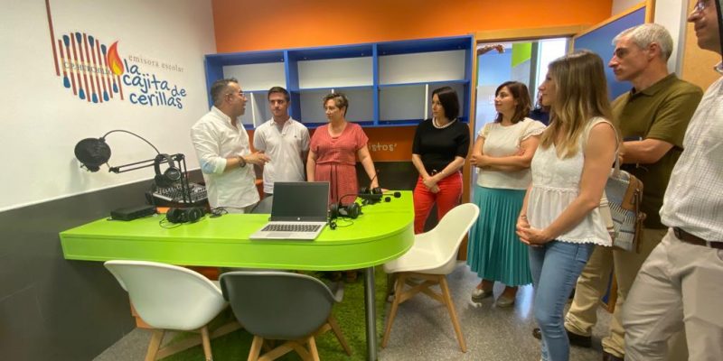 La consellera de Educación ensalza el proyecto educativo del CEIP de Hurchillo