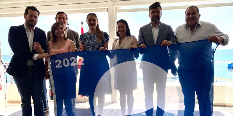 El Consell entrega las once Banderas Azules al municipio de Orihuela