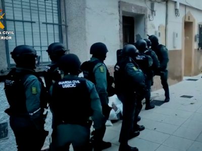 Desmantelan una banda especializada en clonar tarjetas SIM