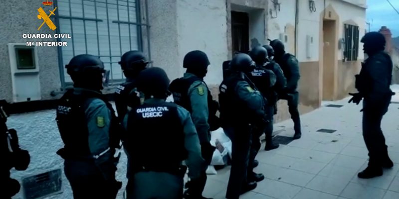 Desmantelan una banda especializada en clonar tarjetas SIM