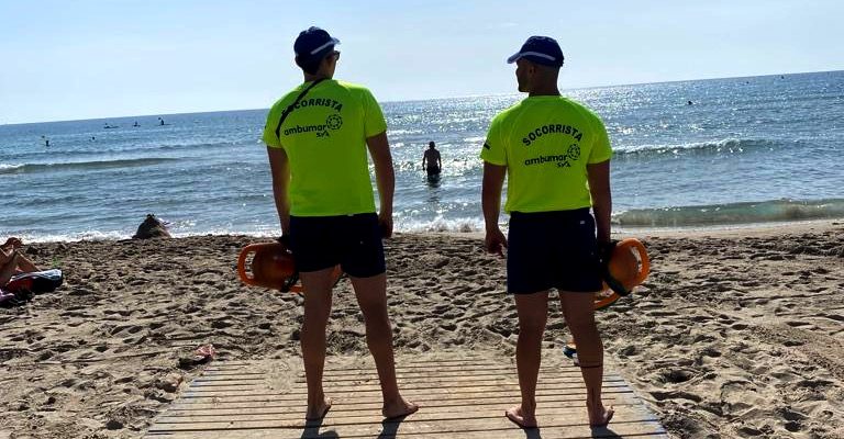 Las playas de Orihuela inician su servicio de salvamento y socorrismo