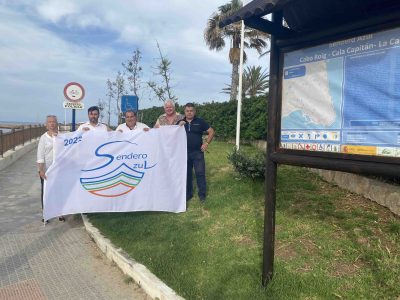 Izan la bandera de Sendero Azul 'Sendero de Cabo Roig' en Orihuela Costa