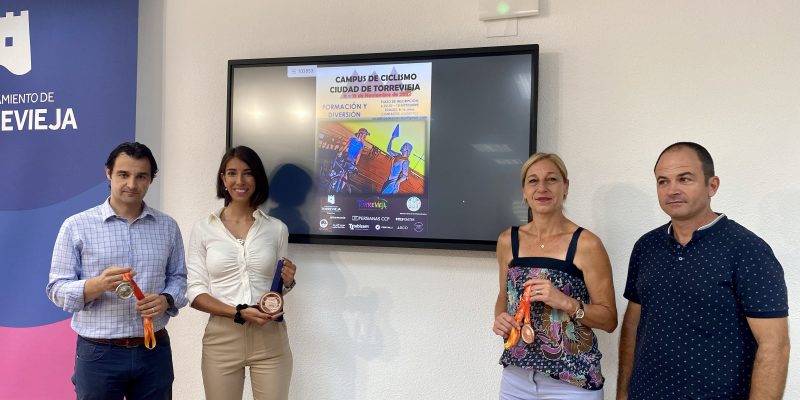 Presentan el primer Campus de Ciclismo 'Ciudad de Torrevieja'