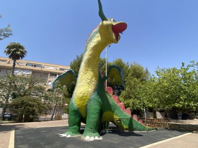 Torrevieja repara el conocido "Dragón" del Parque de Las Naciones