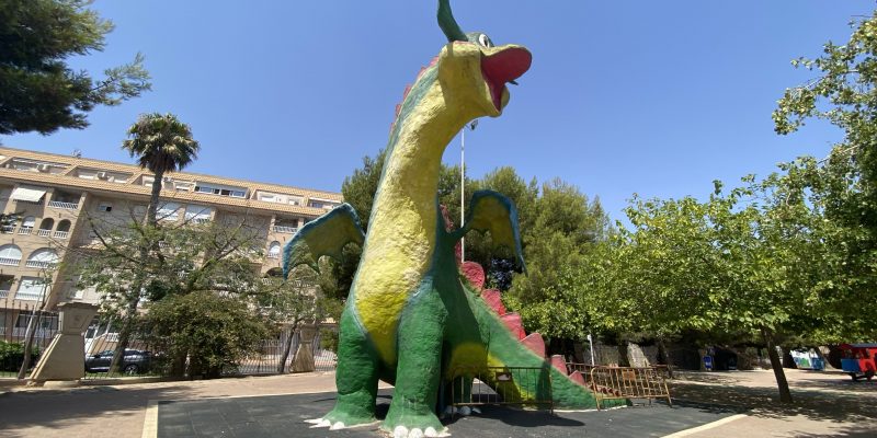 Torrevieja repara el conocido "Dragón" del Parque de Las Naciones