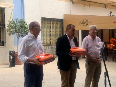 Cox instala nuevos desfibriladores en sus edificios públicos