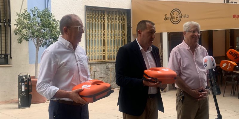 Cox instala nuevos desfibriladores en sus edificios públicos