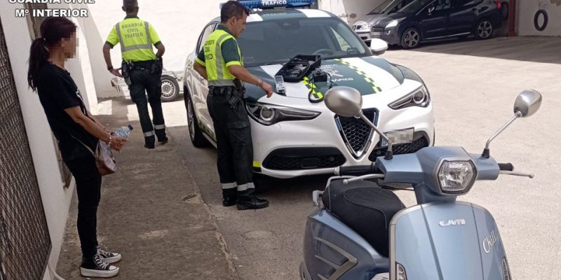 Investigan a una conductora que circulaba en sentido contrario en la A-7