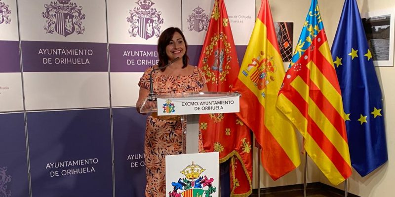 Orihuela organiza una ruta que recorre a pie parte de su litoral