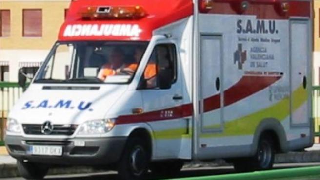 El SAMU asiste a dos operarios tras caer de un andamio en una obra de Algorfa