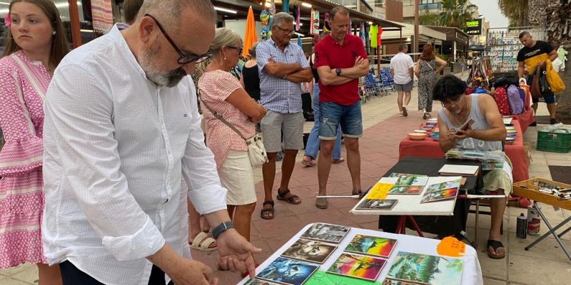 Orihuela valora positivamente la regularización del mercadillo de Aguamarina