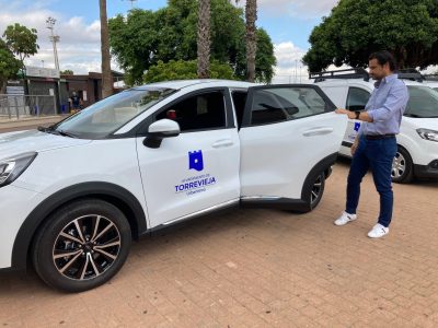 El Ayuntamiento de Torrevieja presenta veinte vehículos nuevos