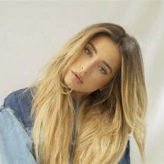 Lola Índigo cierra el 'Brilla Torrevieja' presentando su nuevo single