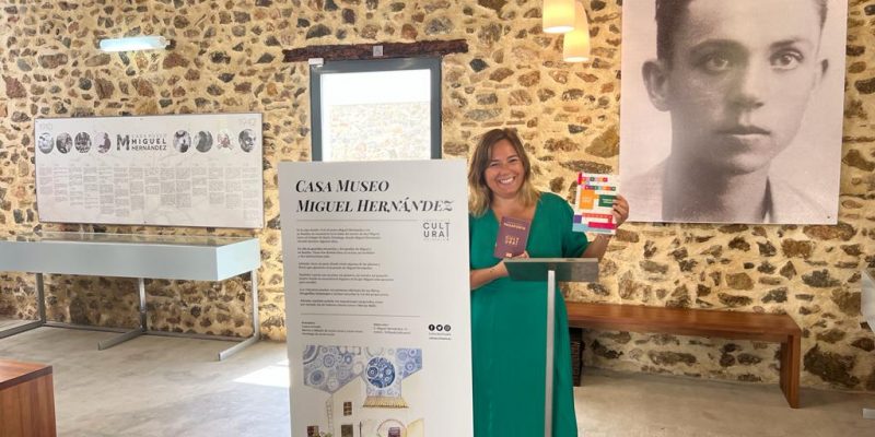 Orihuela presenta el pasaporte infantil de los museos de la ciudad