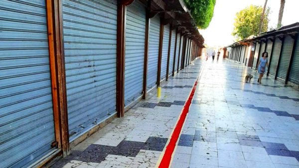 Torrevieja niega que se plantee reducir el número de puestos de 'Los Hippies'