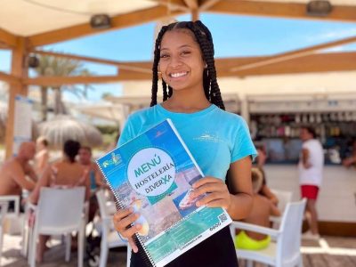 ADIS adapta a braille la carta de menús de Chiringuitos del Sol en Orihuela Costa