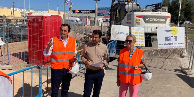 El alcalde de Torrevieja visita las obras de la red de agua potable
